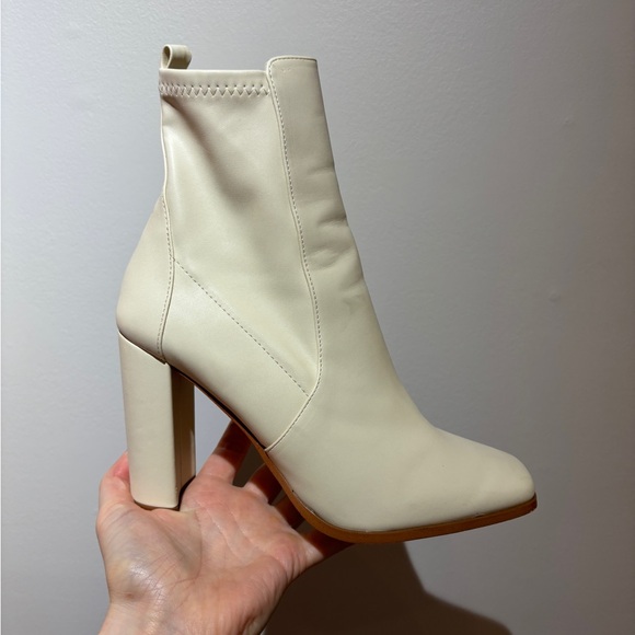 ALDO AUDRELLA HEELED ANKLE BOOTS IN ECRU-WHITE - Picture 3 of 7